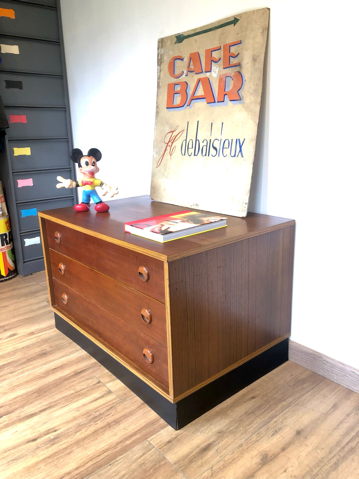 Low chest of drawers