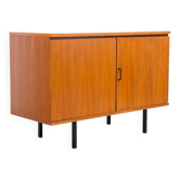 Buffet à deux portes en noyer des années 1960.