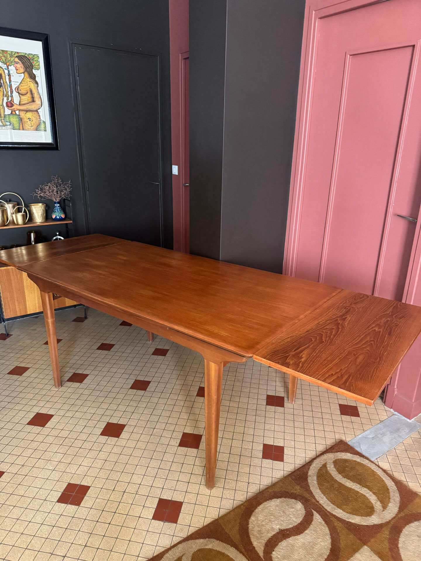 Scandinavian table