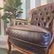 Pair of vintage Chesterfield club armchairs in brown tufted leather –