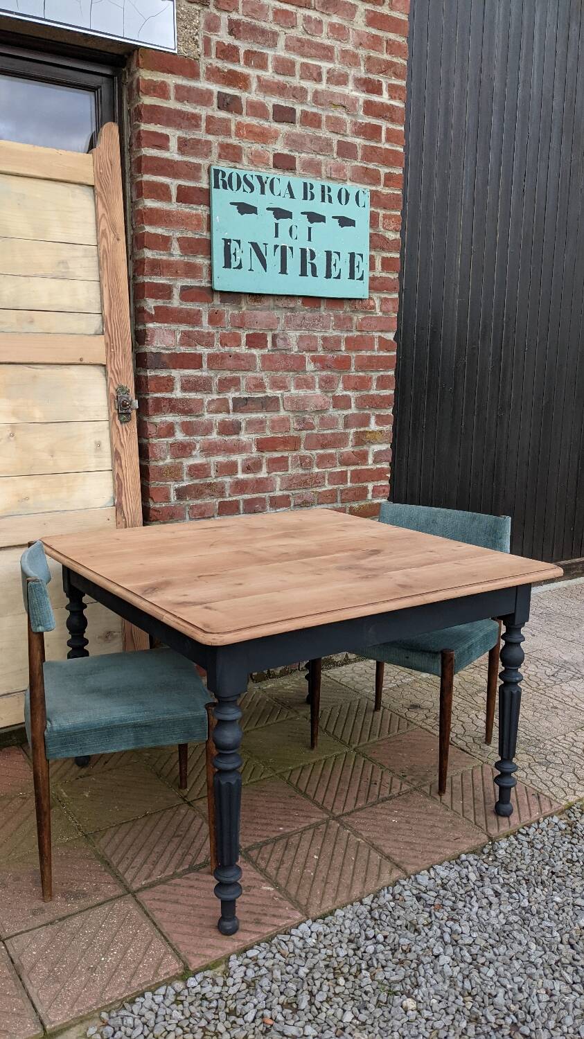 Square table