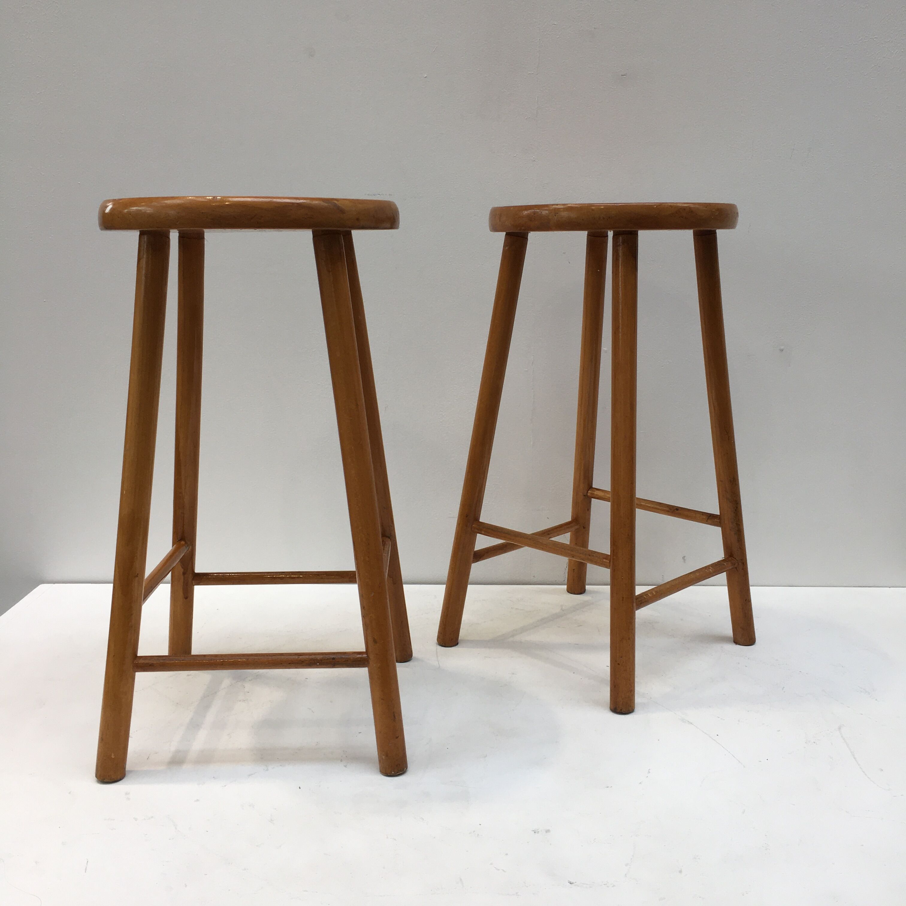 Série de quatre tabourets hauts
