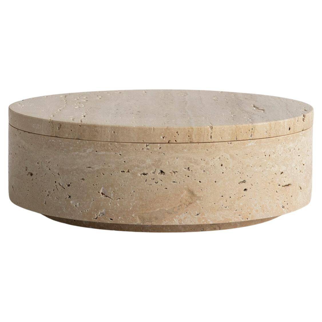 Cylindrical bowl in travertine with lid