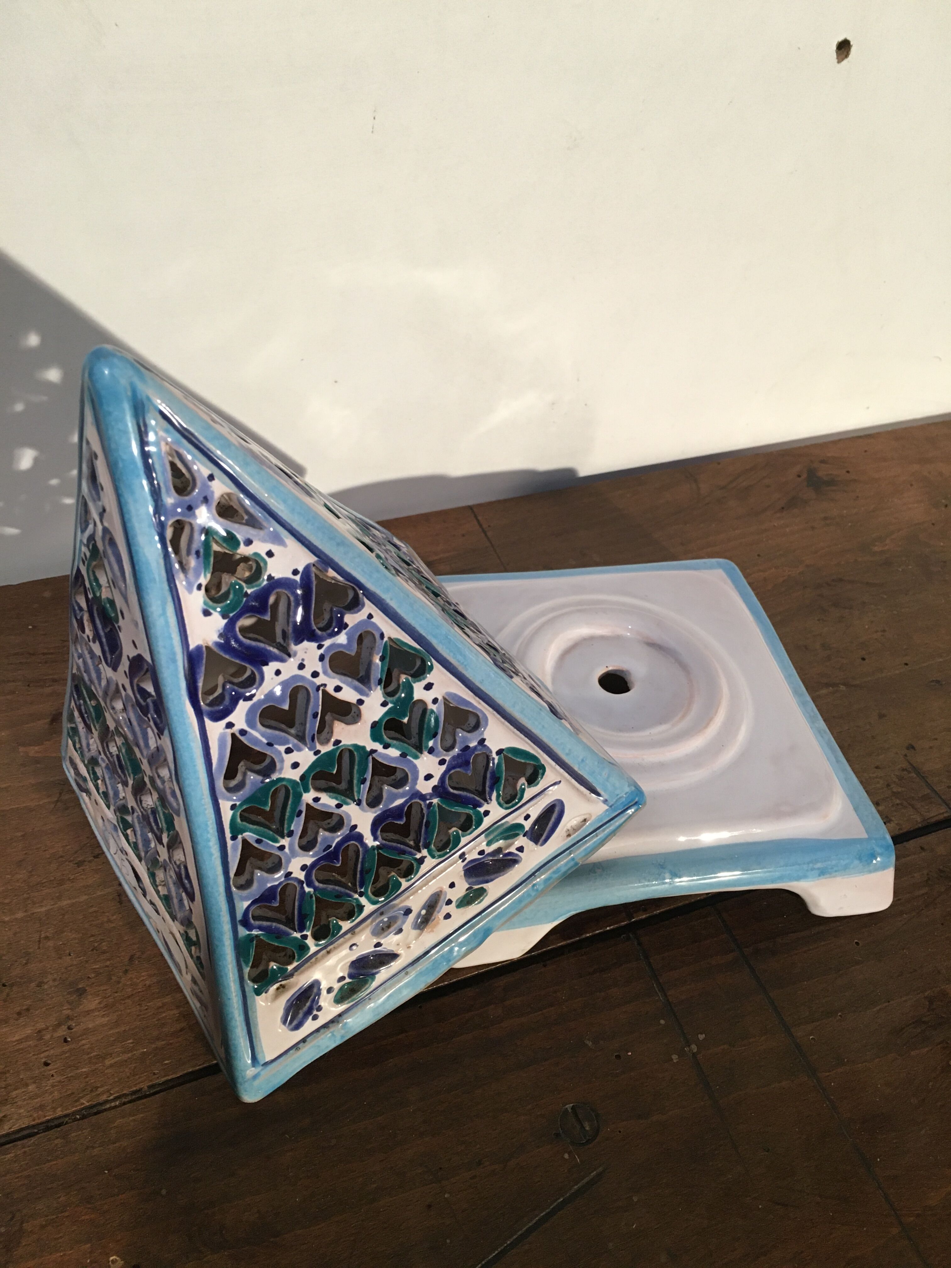 Photophore ceramic pyramid