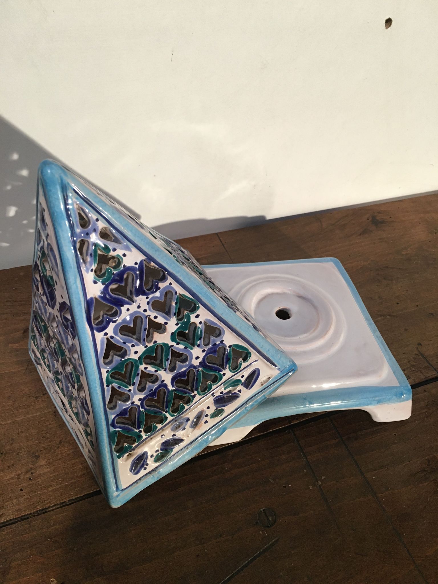 Photophore ceramic pyramid