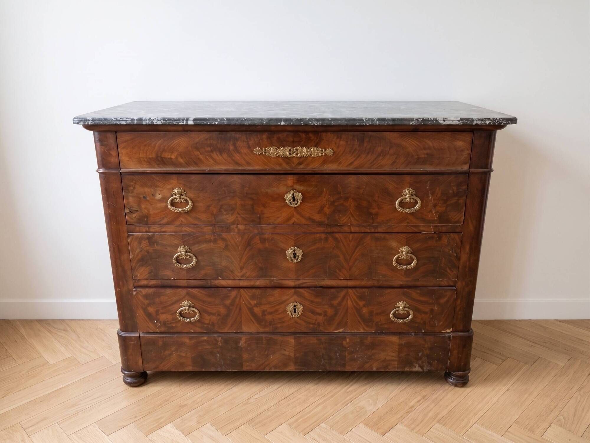Antique Louis Philippe commode in mahogany and marble