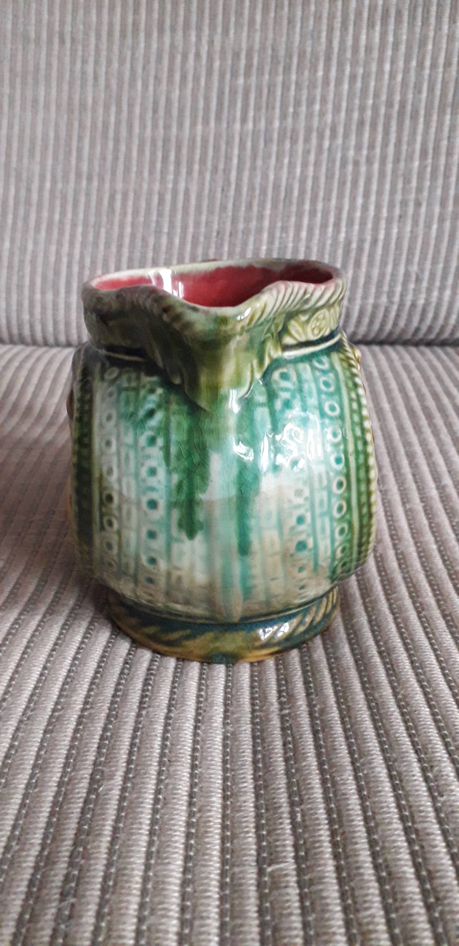 Onnaing slipware pottery