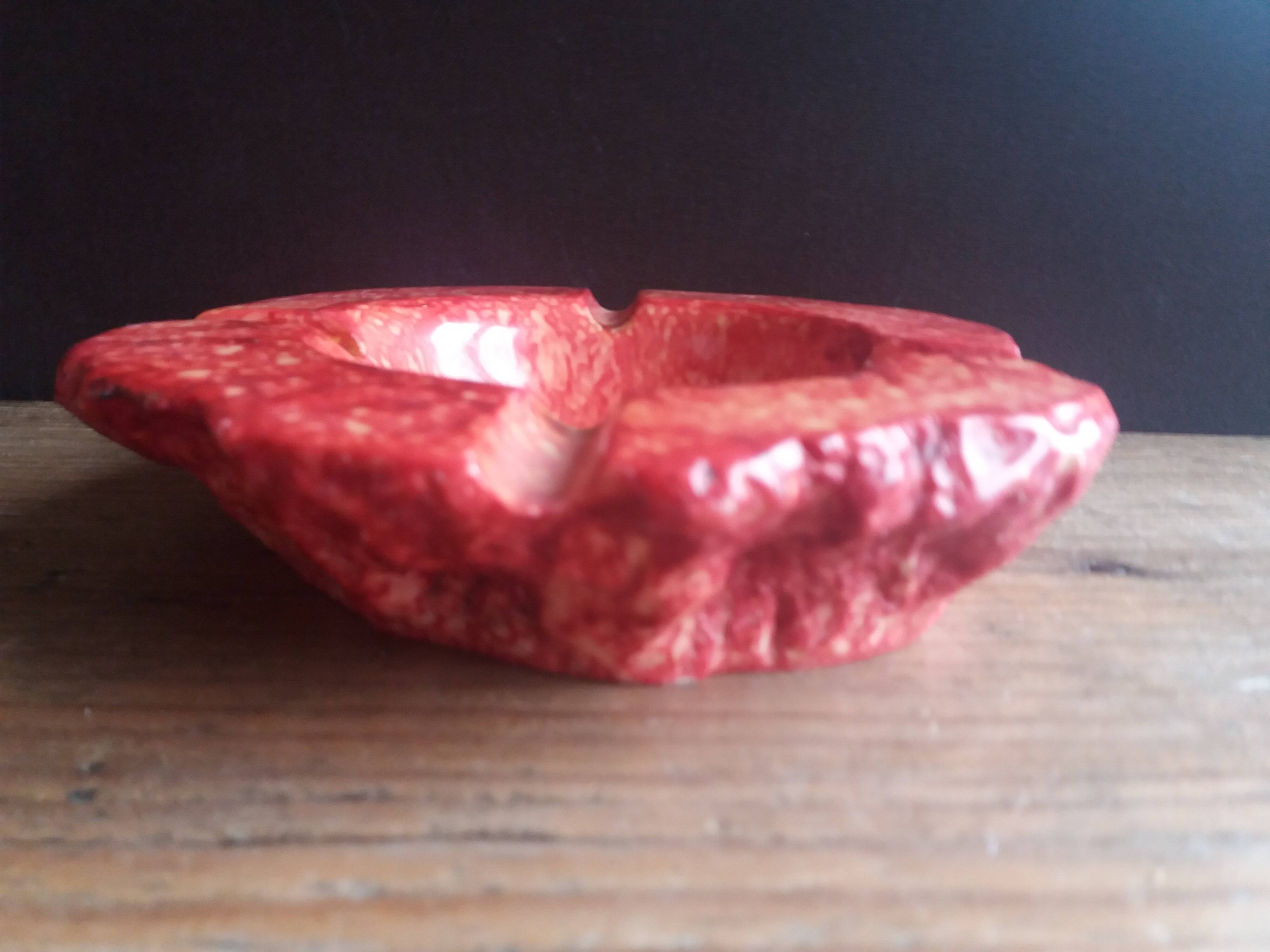 Cendrier albatre rouge