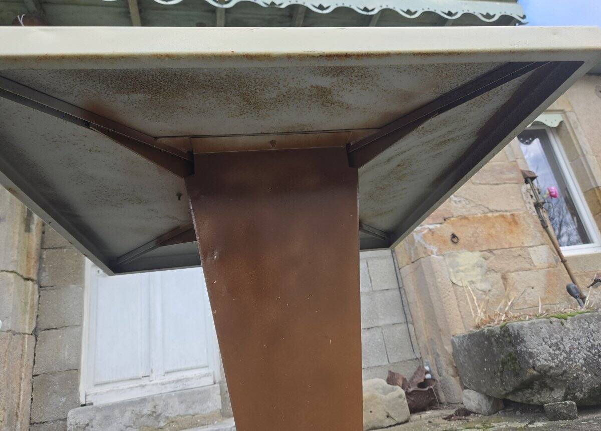 Tolix table in metal / central leg design – 80 x 80 x 80 cm / 20th century