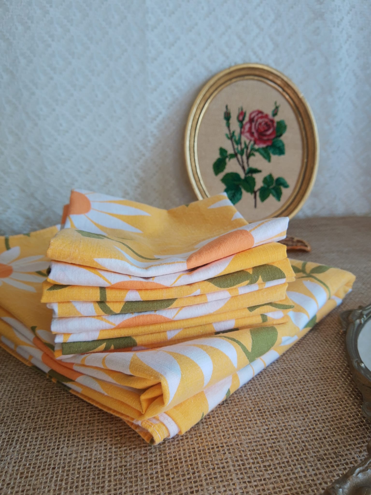 Set yellow tablecloth marguerite pattern and 8 vintage napkins