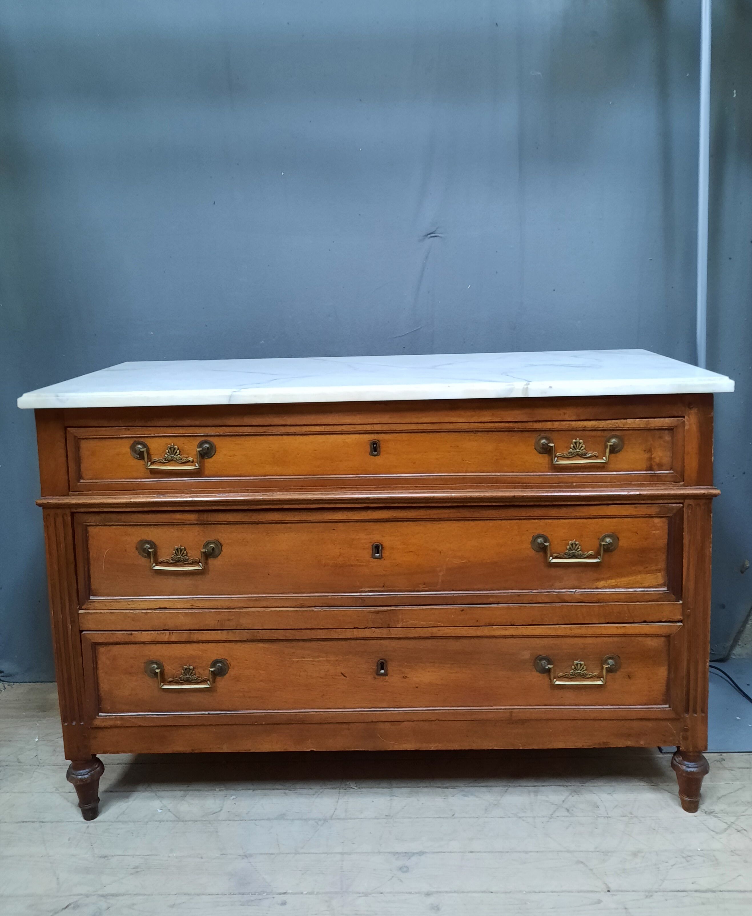 Dresser Louis XVI of the eighteenth century