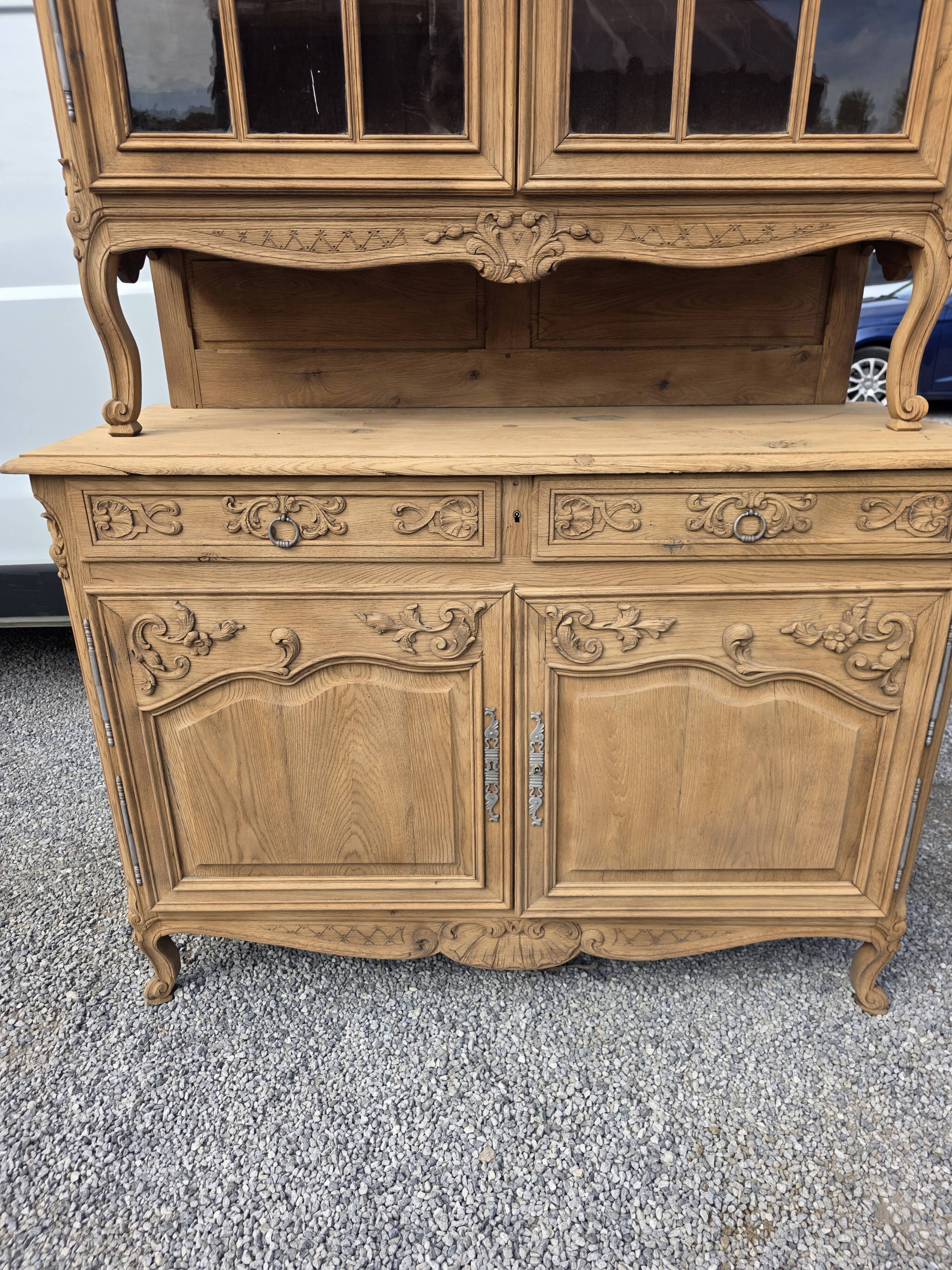 Buffet deux corps style Louis XV en chêne du XIXè