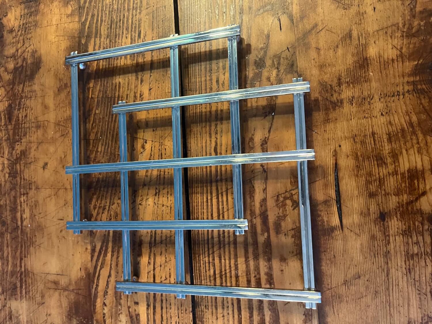 Expandable trivet
