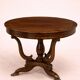 Table ronde Empire – acajou avec incrustations et pieds griffes