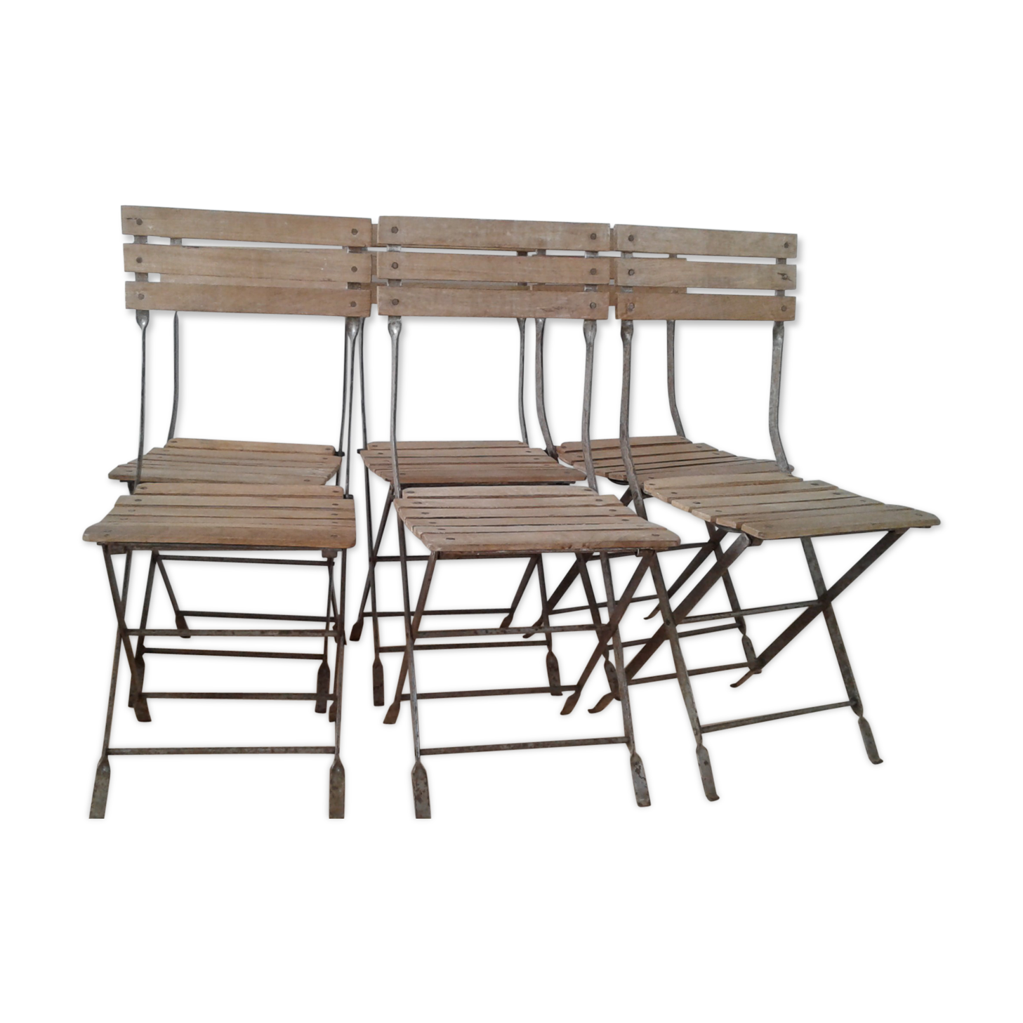 Chairs of wrought iron and wood white