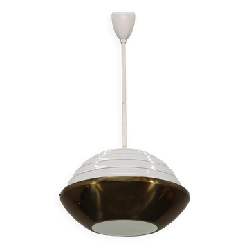 Pendentif en laiton tchécoslovaque des années 1950 avec diffuseur en verre opalin