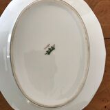 Assiettes creuses et soupière en porcelaine