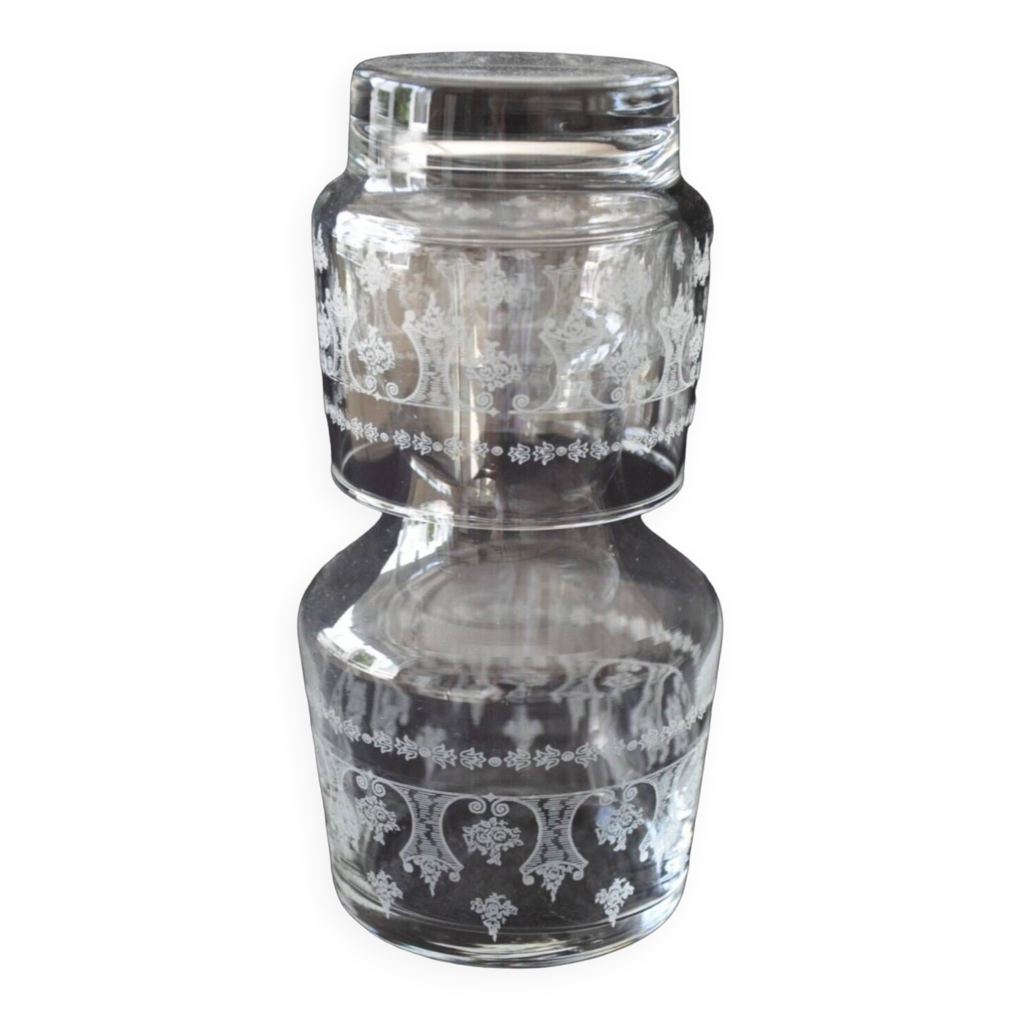 Carafe and night in engraved glass