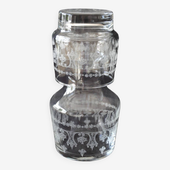 Carafe and night in engraved glass