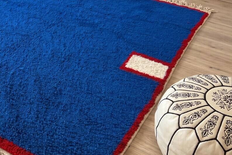 Natural wool rug, handwoven, traditional artisan, size 3/4 m.