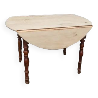 Folding round table