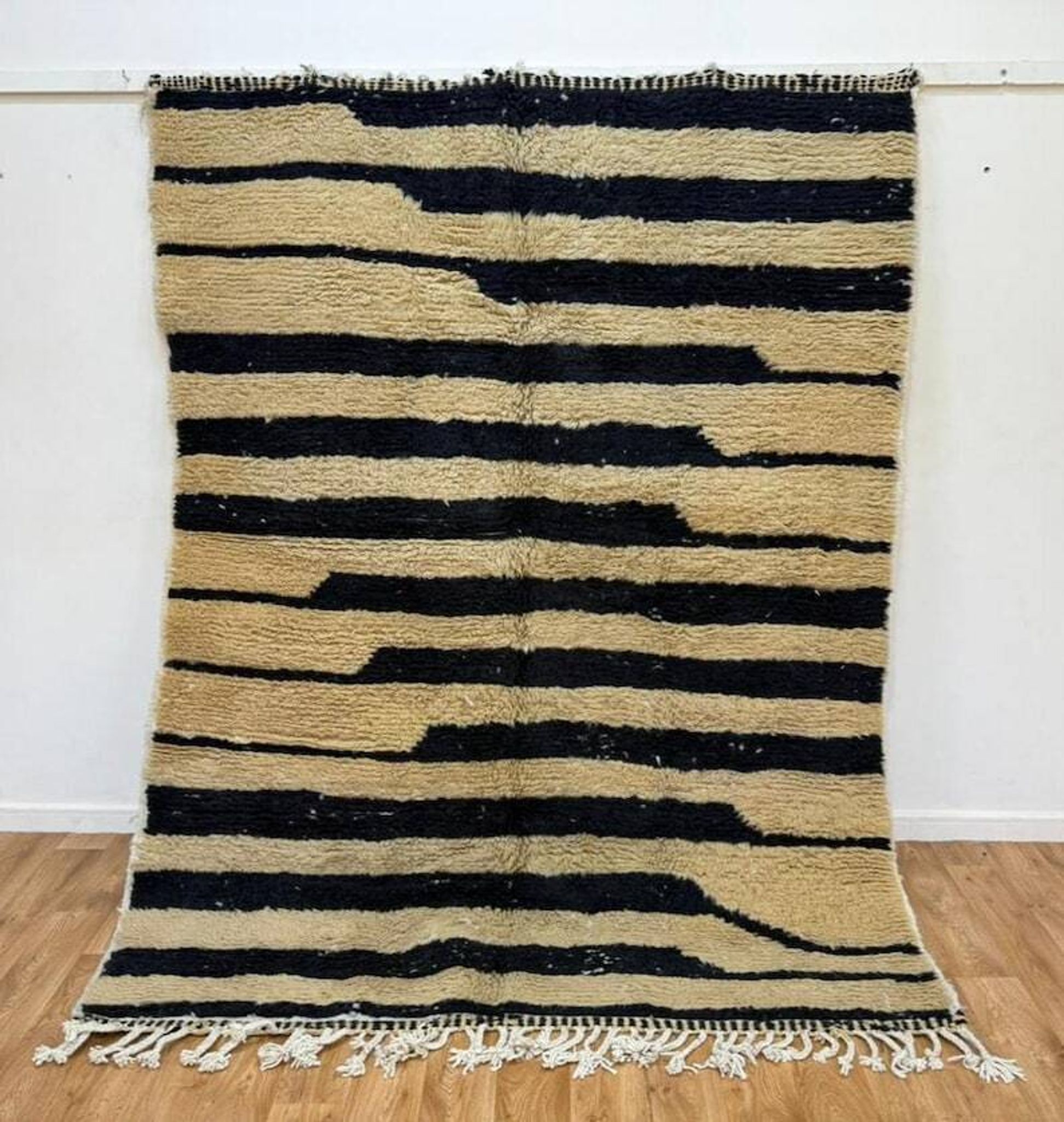 Moroccan rug in natural wool 200cm x 300cm