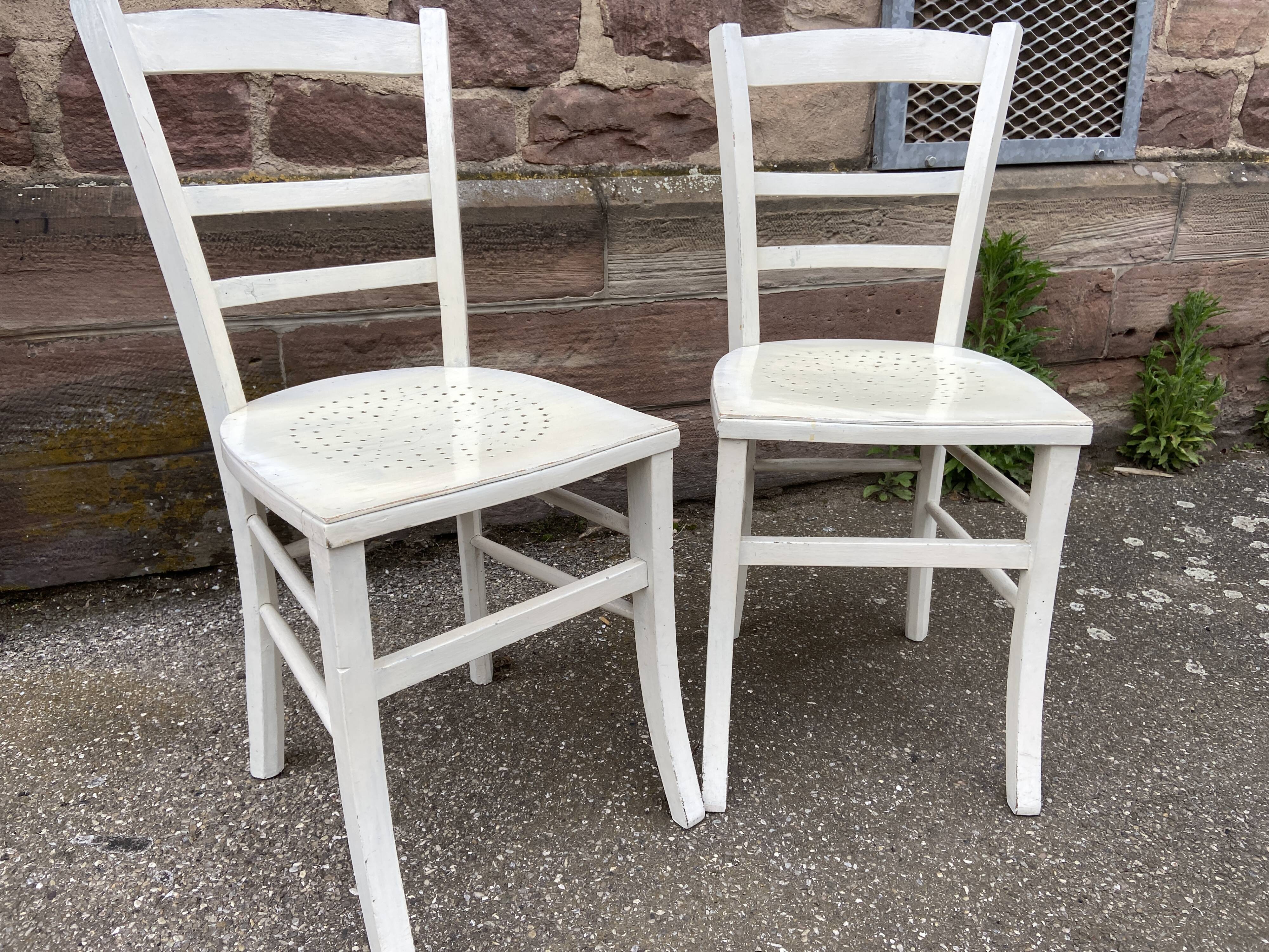 Chaises bistrot bois courbé brasserie peinte