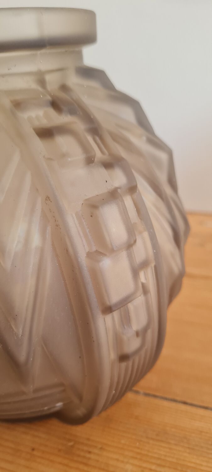 Ball vase "ribbed tips"