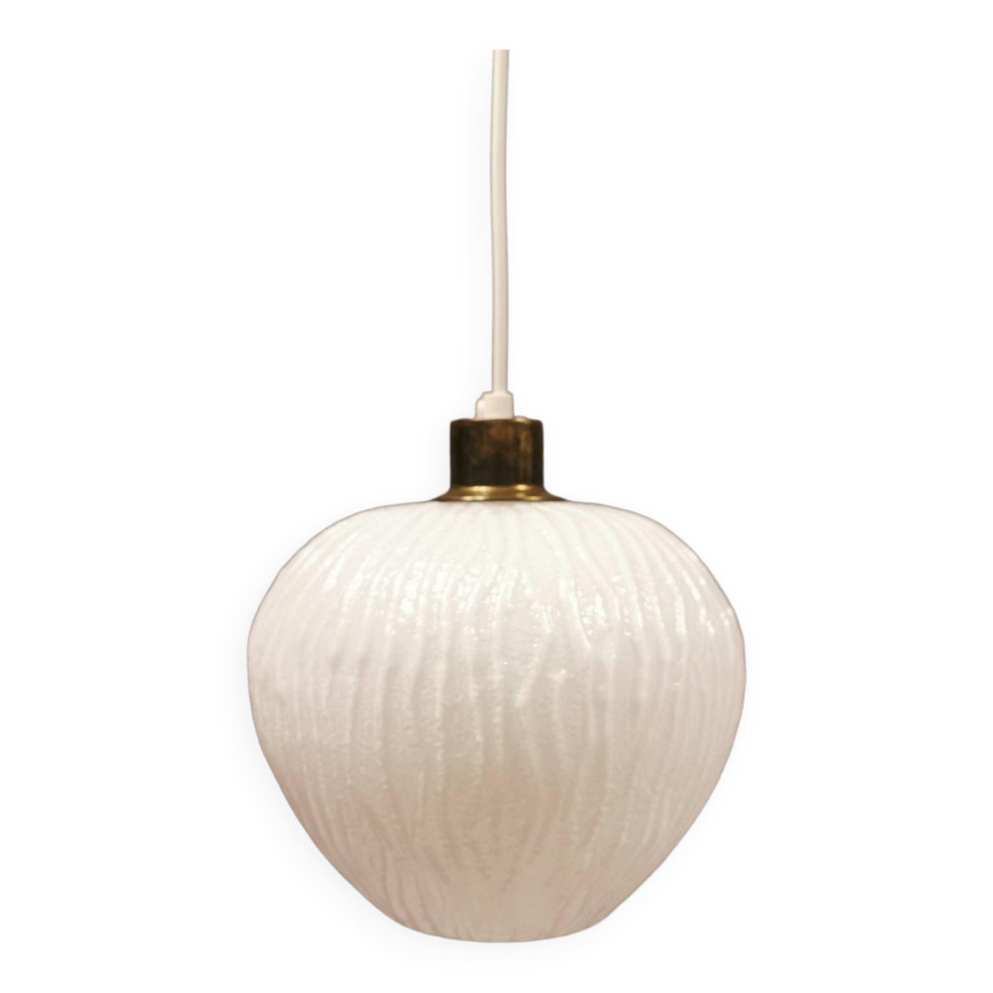 Suspension danoise en verre blanc laiteux ,années 1960.