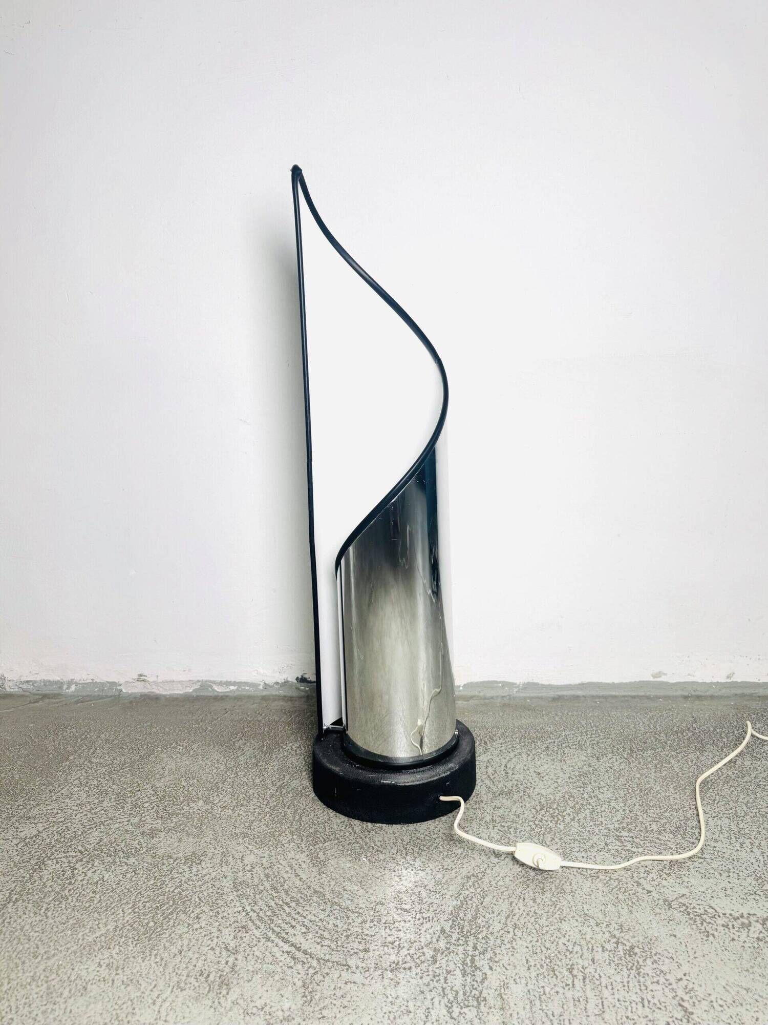 Sculptural Detrobus Table Or Floor Lamp In Curved Steel By Stilnovo, Italy 1970S