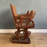 Fauteuils de dignitaire en bois sculpté et table