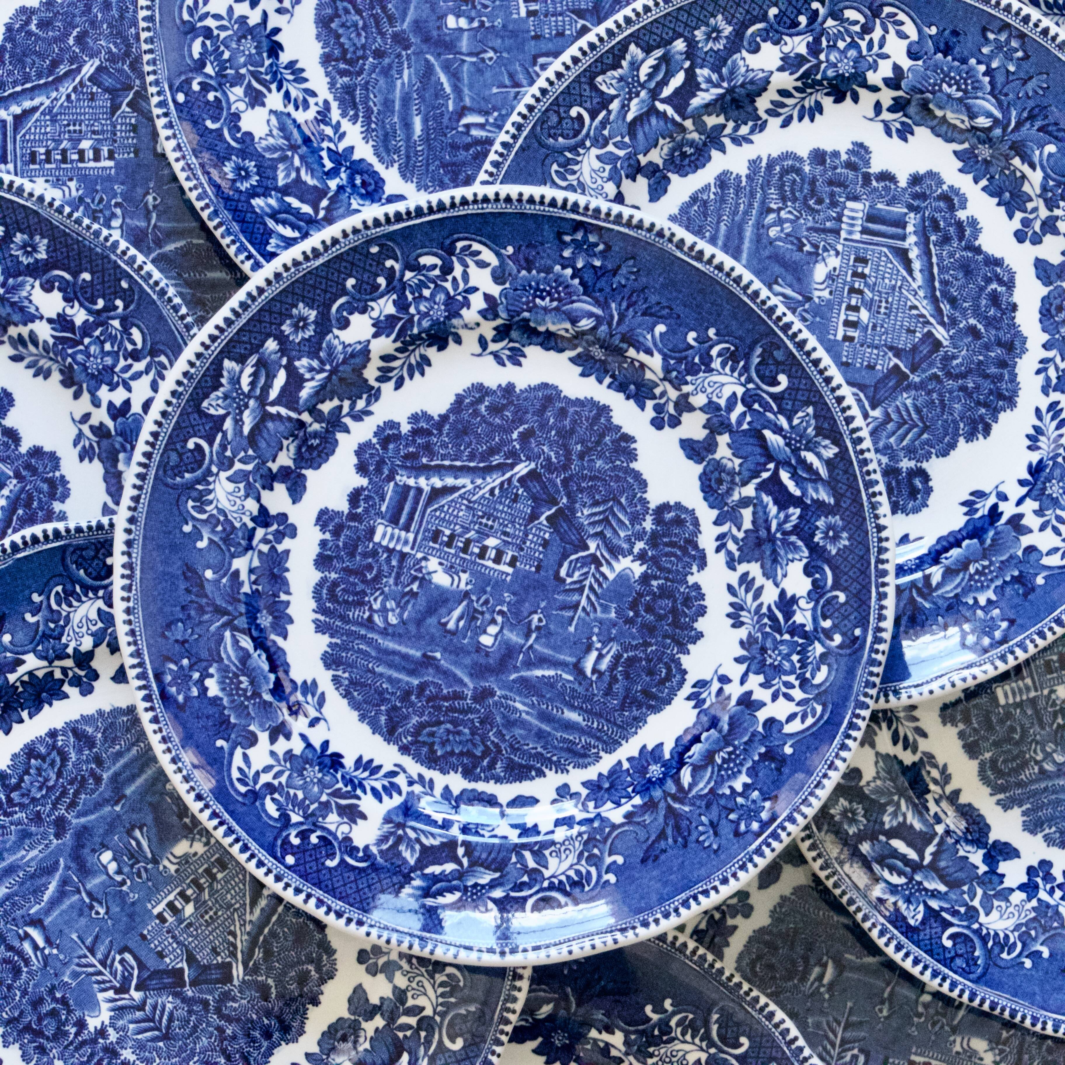 11 assiettes anglaises signées Enoch Wedgwood "Avon Cottage"