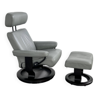 Relax armchair and footrest in wood and leather Orion collection for Stressless Ekornes