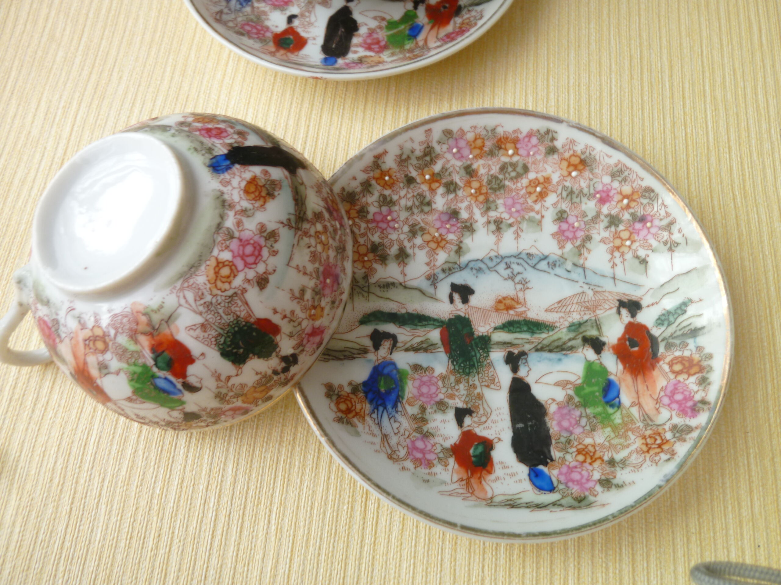 Set of 2 large tea cups in Japan Porcelain