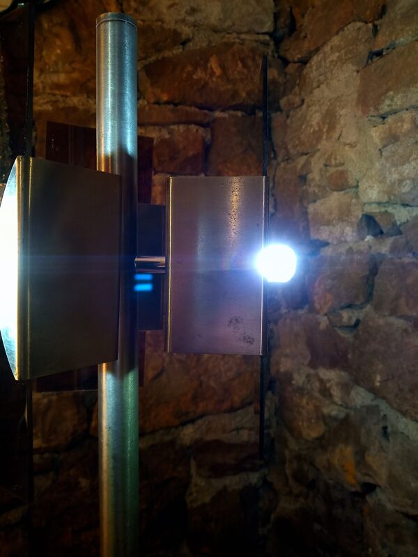 Lampe chrome et plexiglas sur pied 3 faces