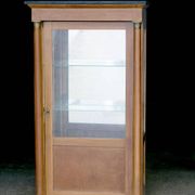 Empire display cabinet in mahogany (late 19th century). In beautiful condition.