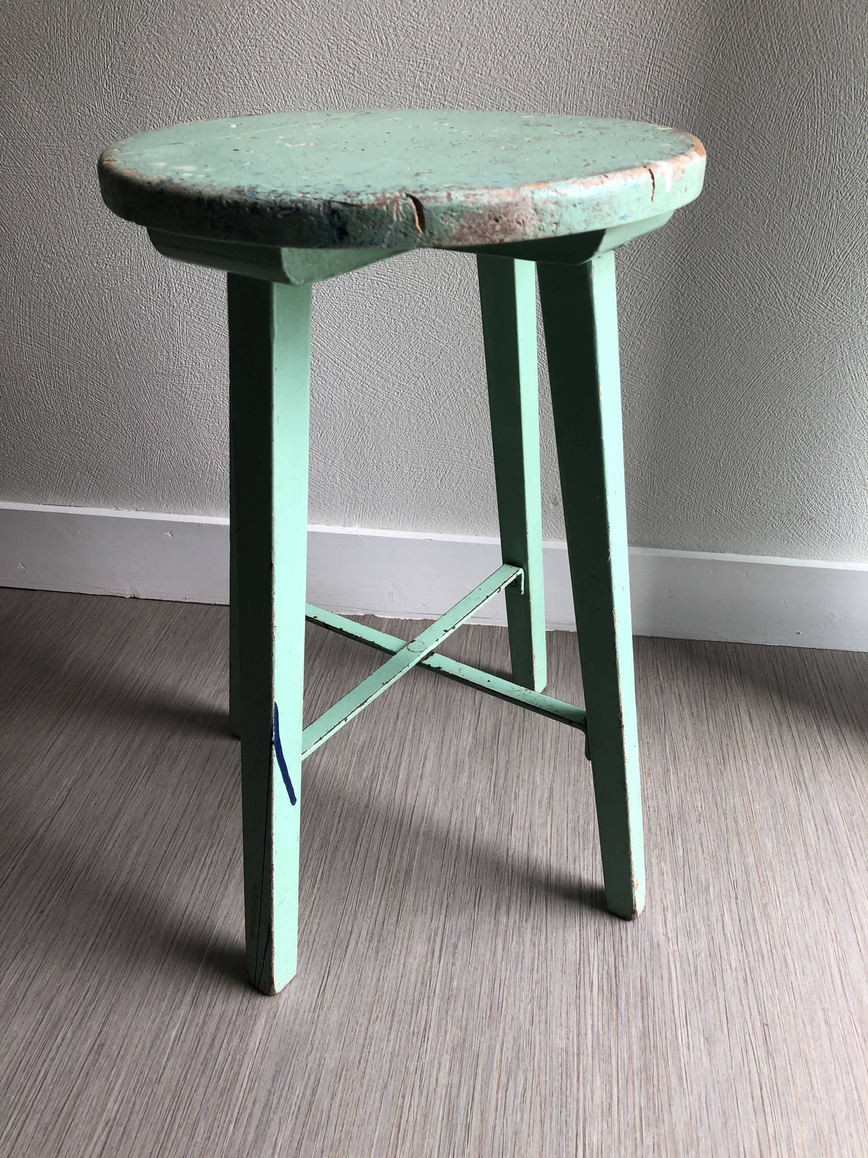Tabouret d'atelier patiné