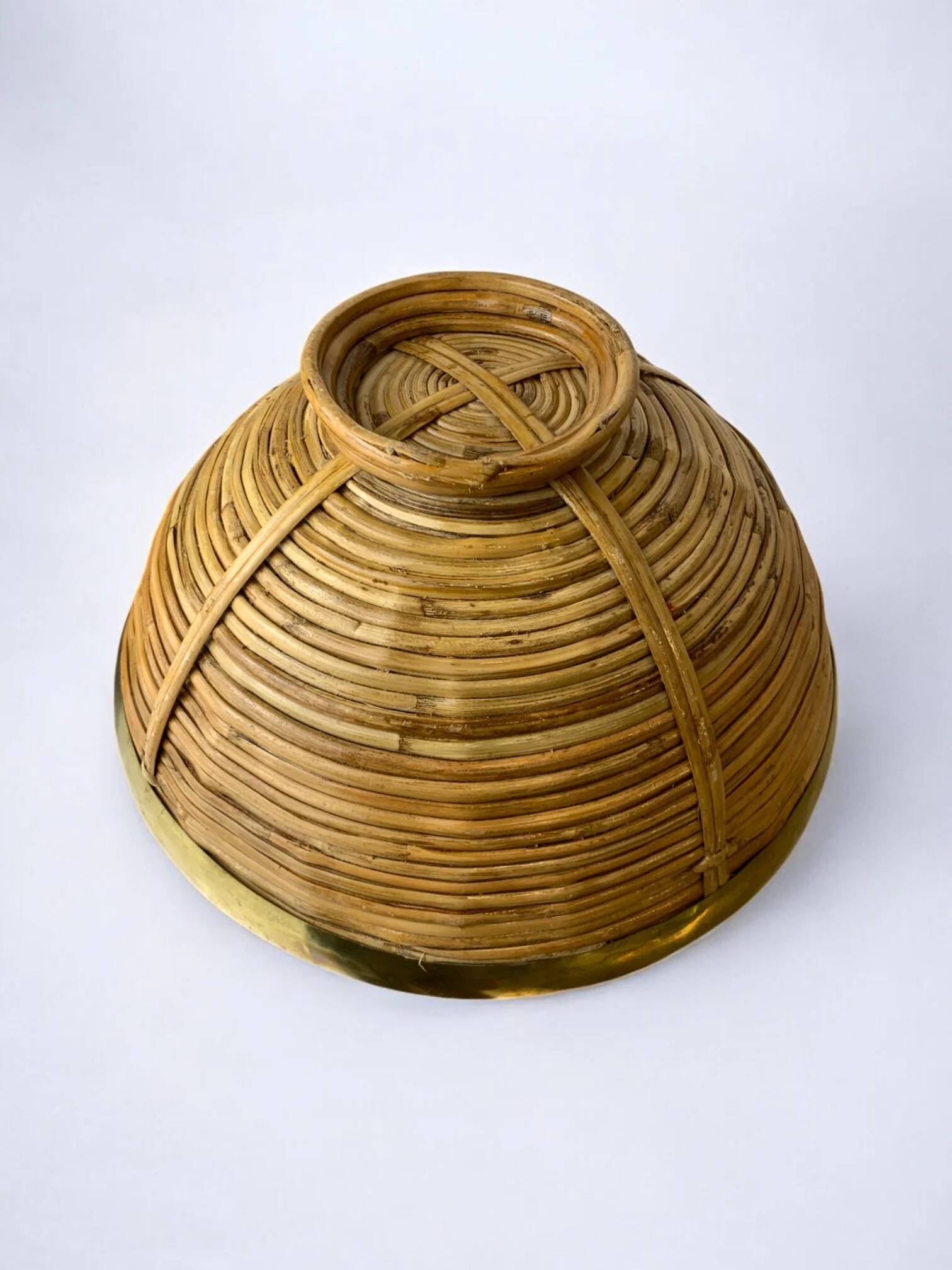 Panier circulaire en rotin et laiton, Italie, années 1970