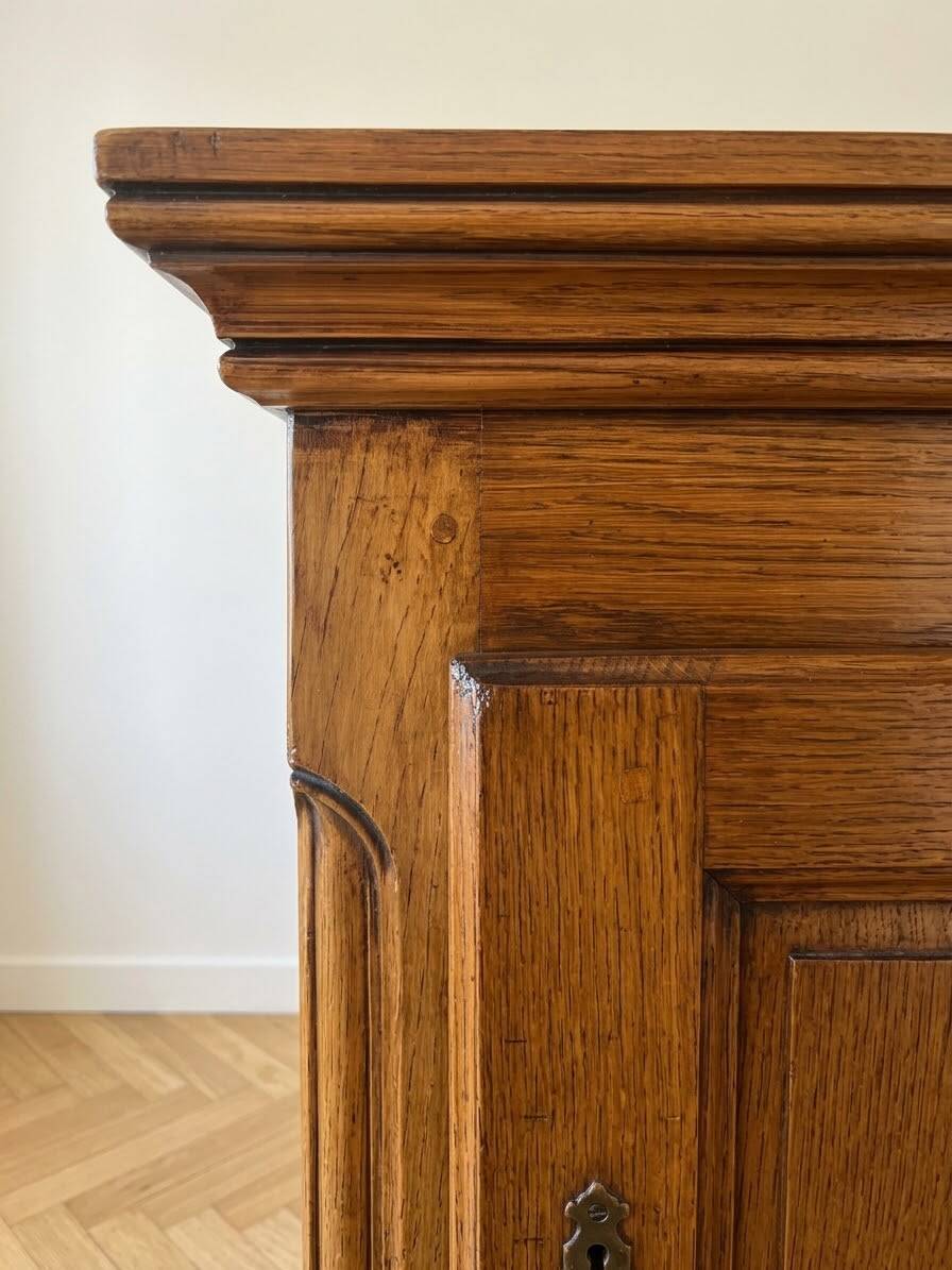 Antique oak bonnetière