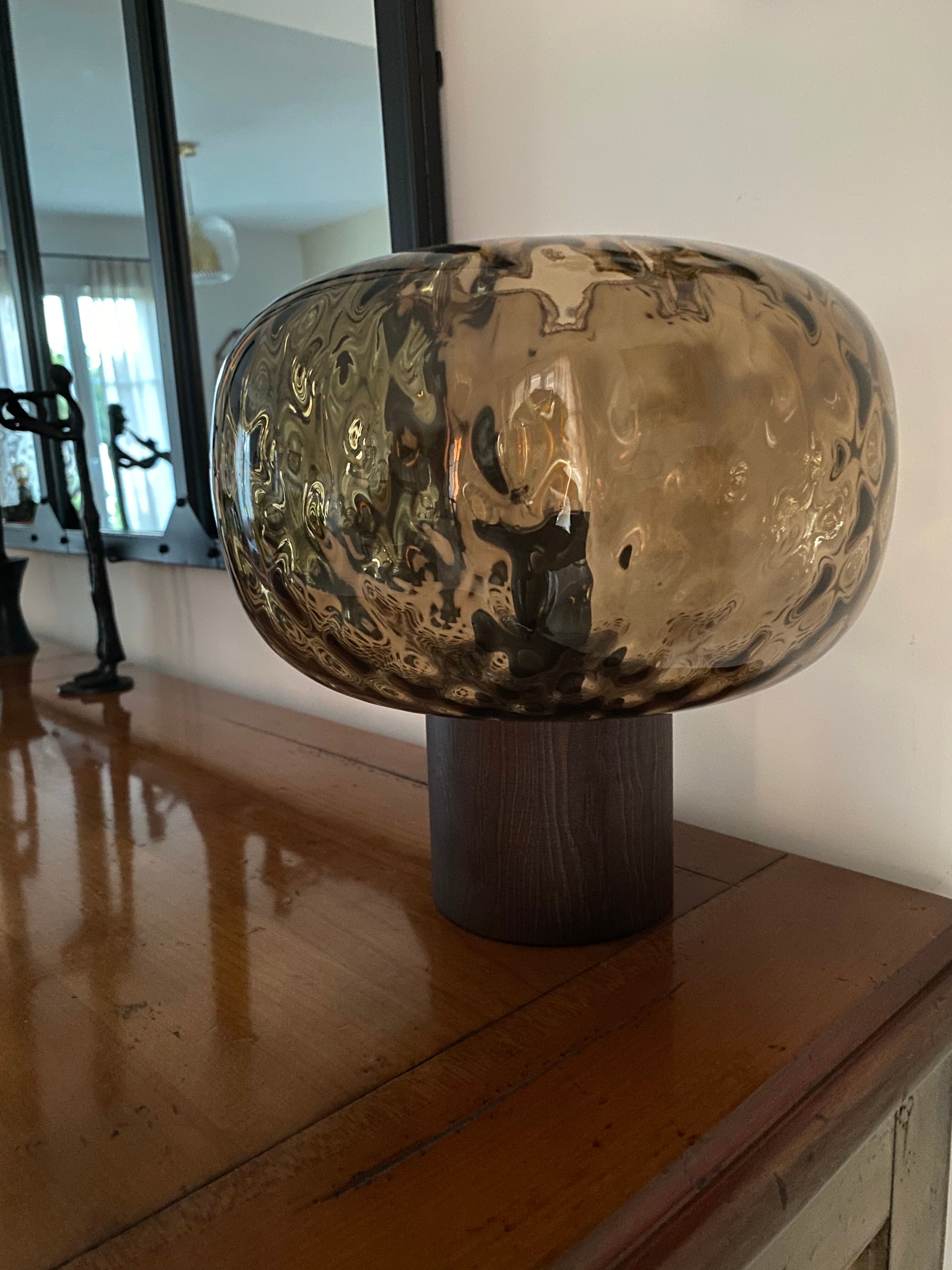 Lampe à poser globe ambré