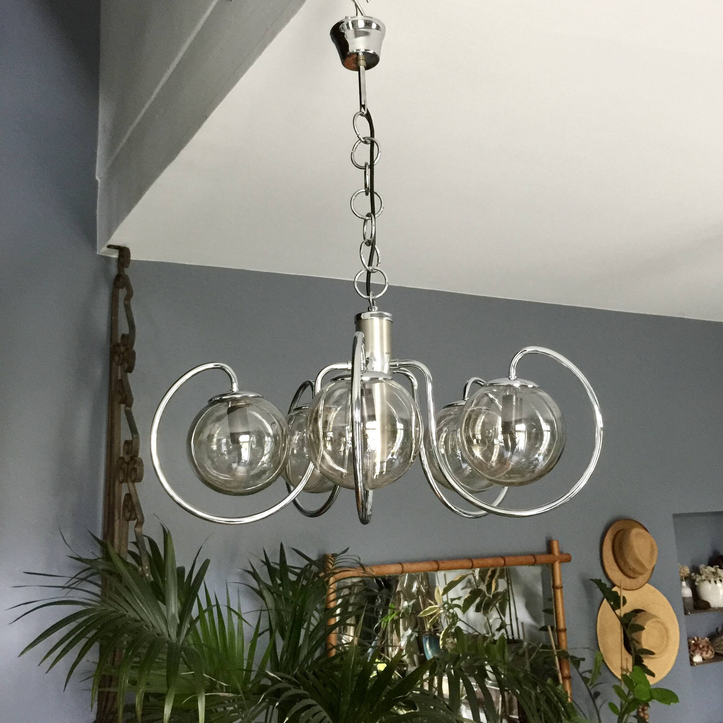 Lustre 5 boules chrome et verre fumé 1960
