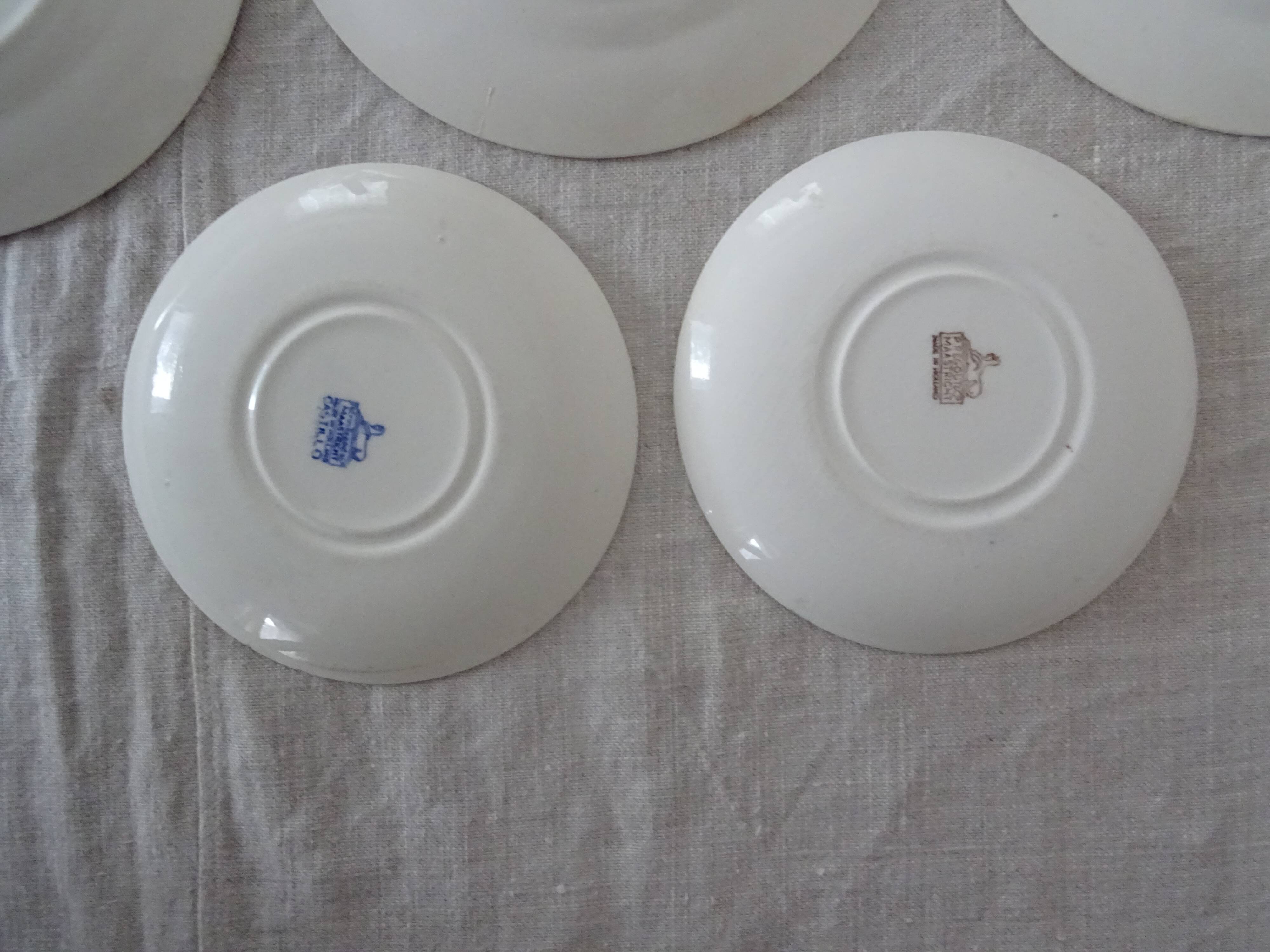 6 dessert plates and 2 blue cups P.Regout Maastricht Holland