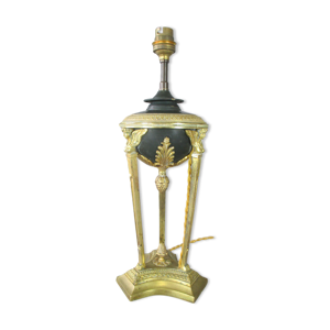 Lampe à pétrole électrifié