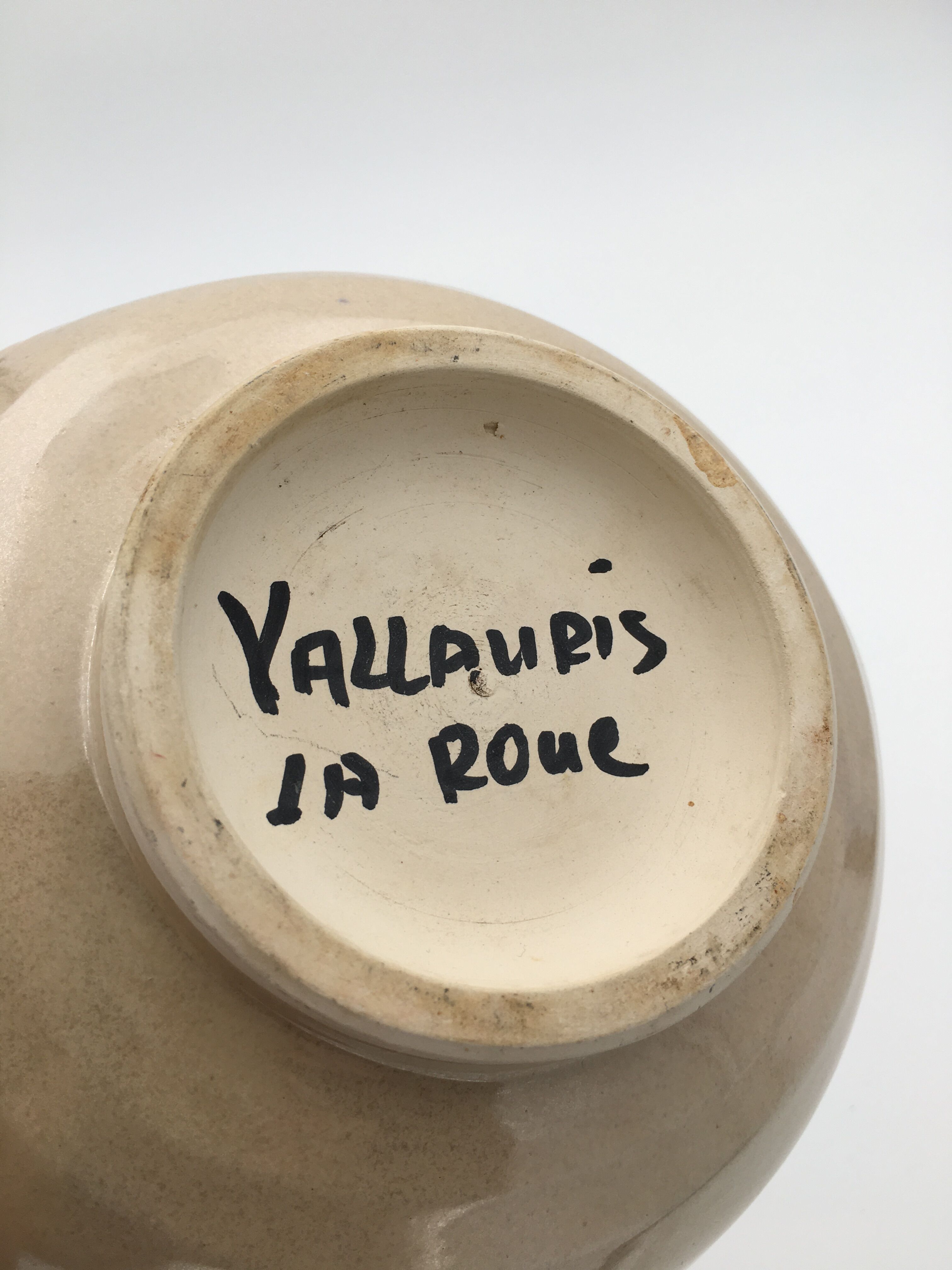 Vintage beige ceramic bowl, signed Atelier La Roue, Vallauris - 1960s