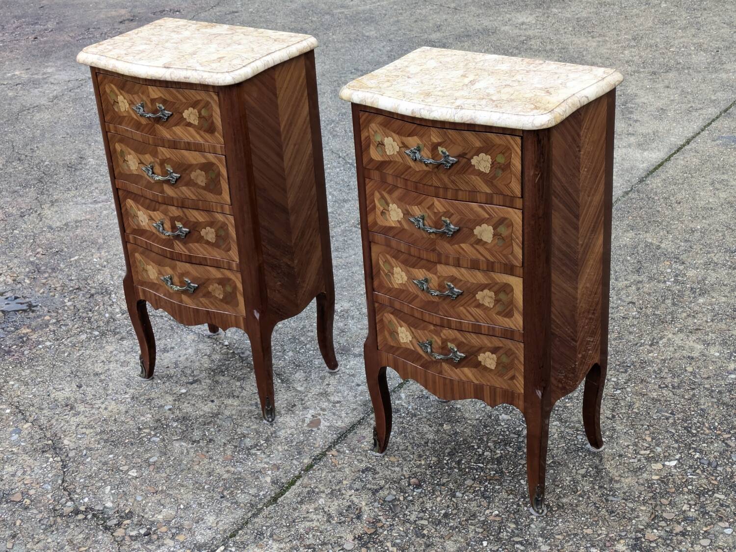 Pair of bedside tables / chest of drawers Vintage Louis XV style chest of drawers