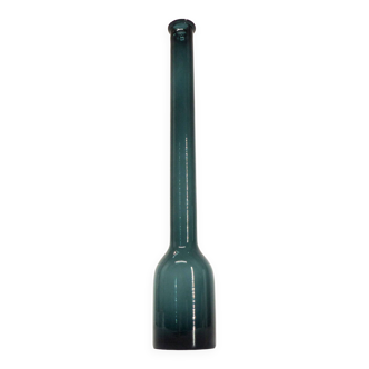 Vase bouteille en verre soufflé bleu 1960