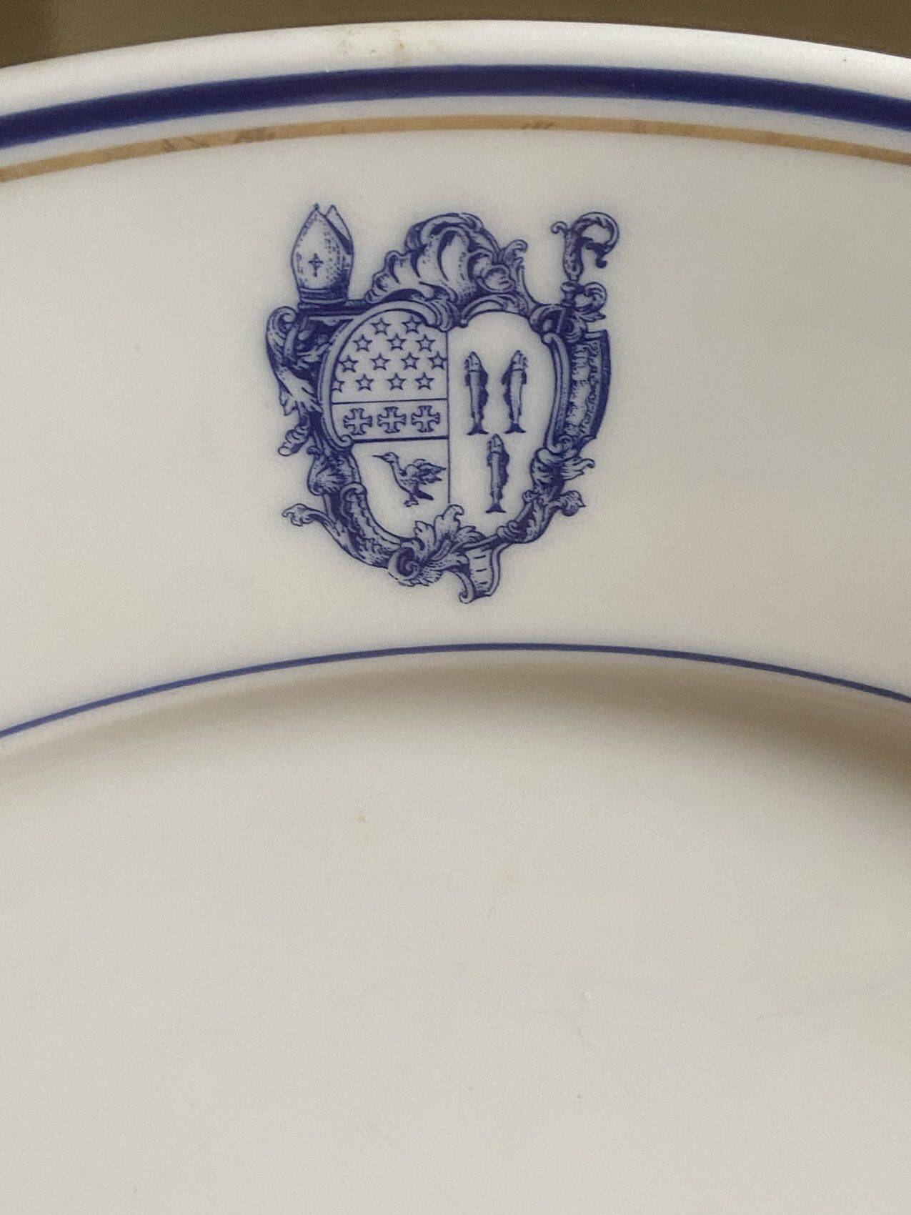 Set of 11 large flat plates – White porcelain with blue rim – Pillivuyt, 31 cm