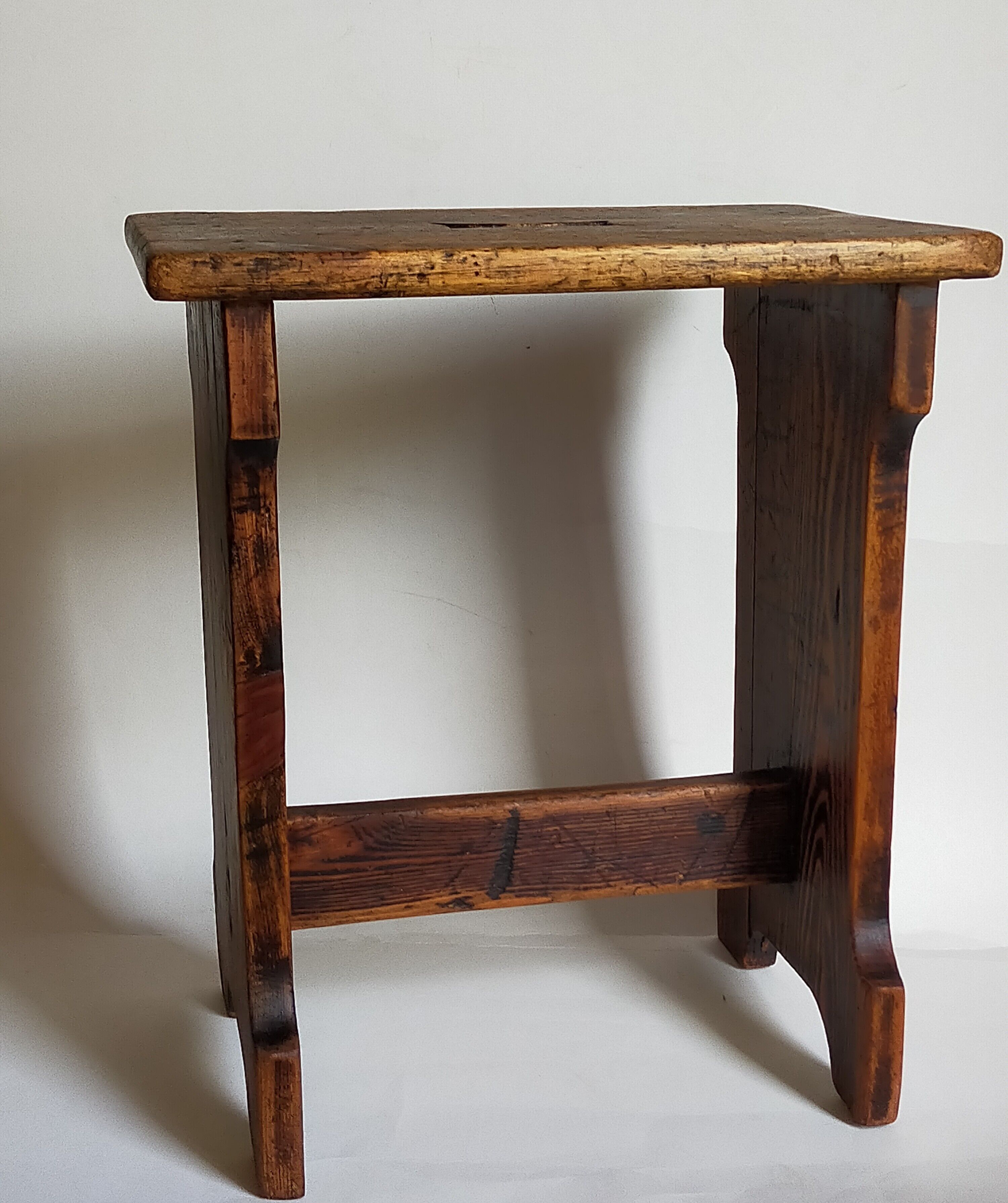 Stool of auxiliary Art-popular in old solid wood