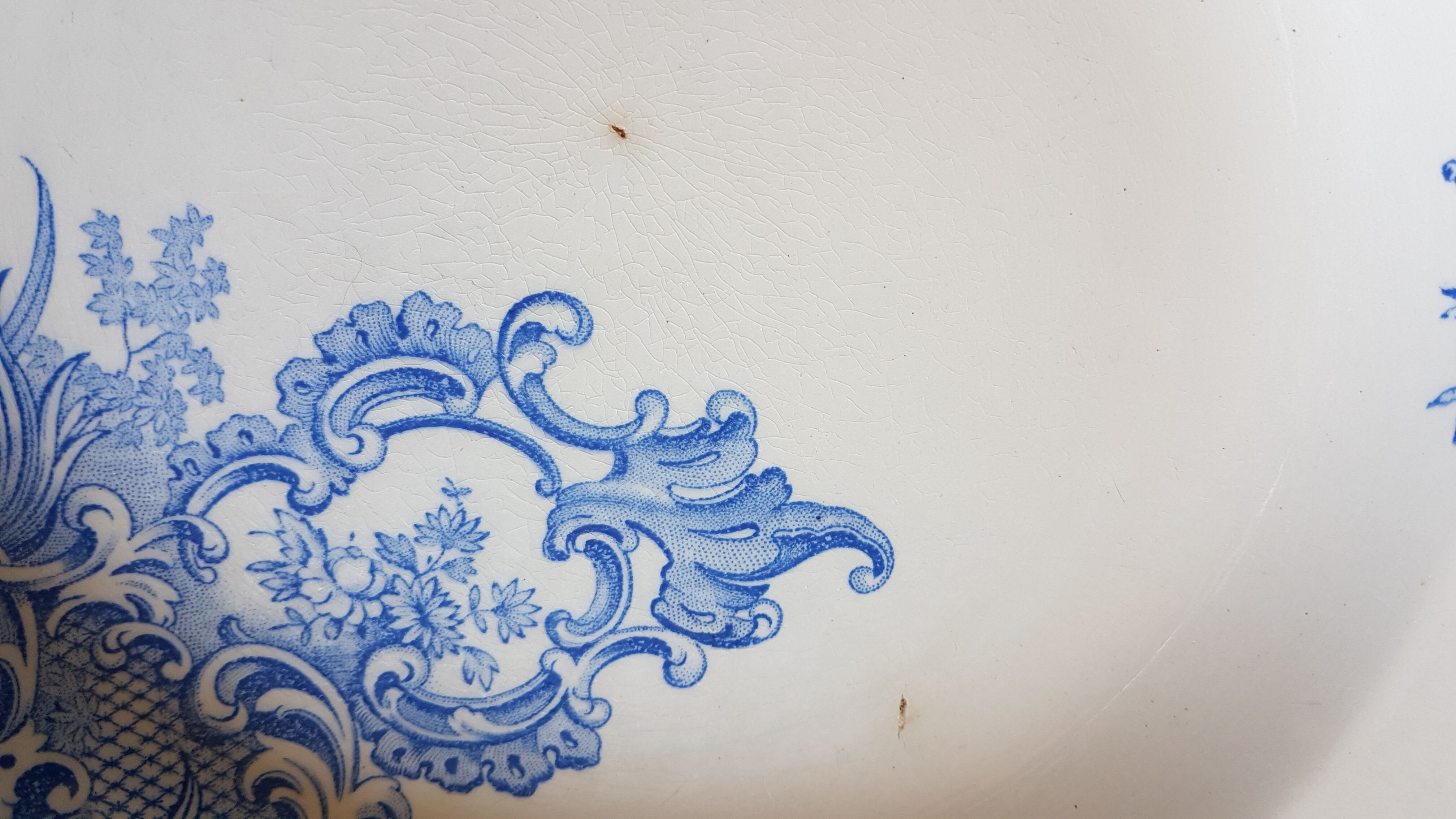 Hollow plate in earthenware decorated with flowers