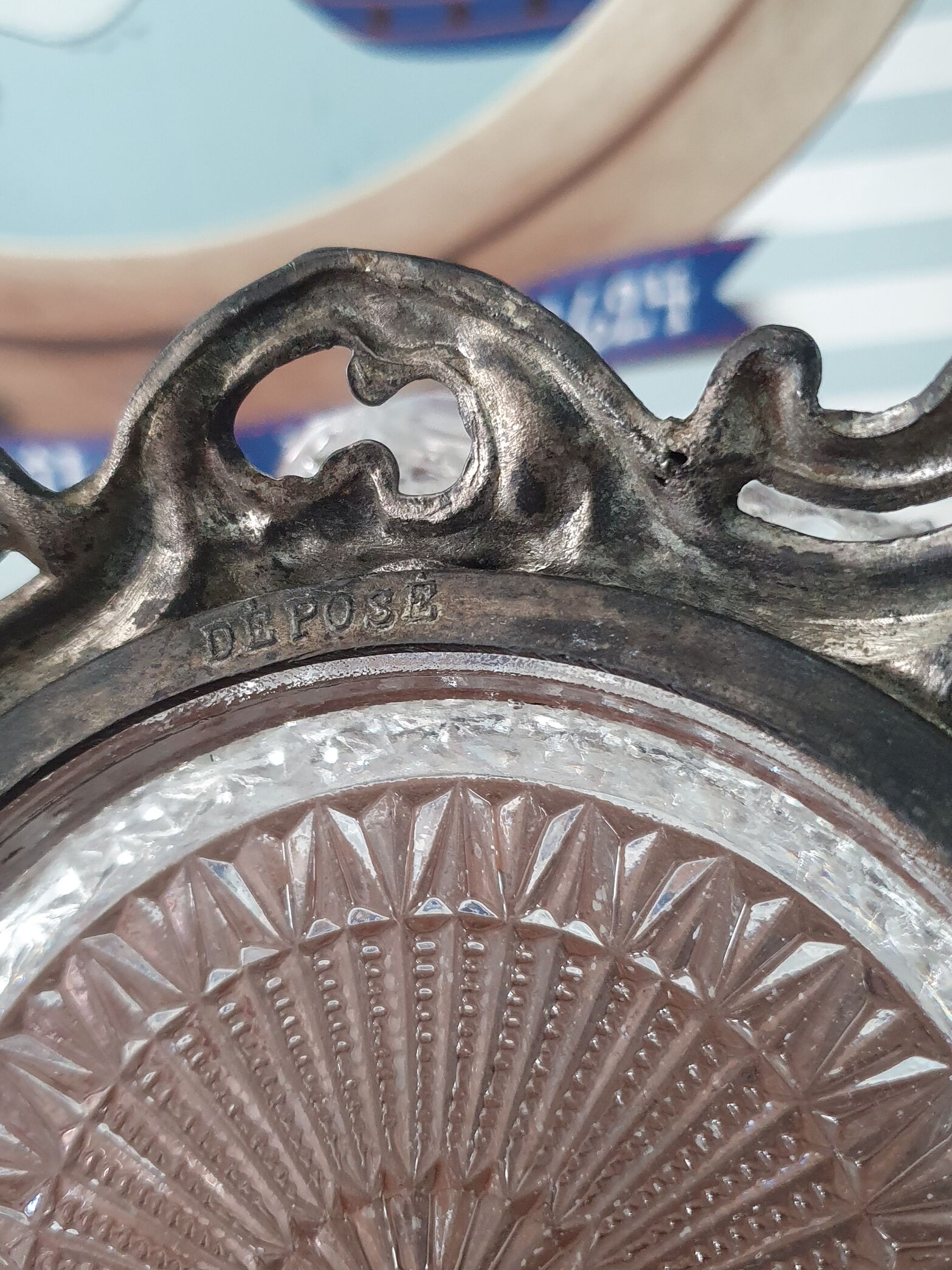 center table glass and metal brand deposited